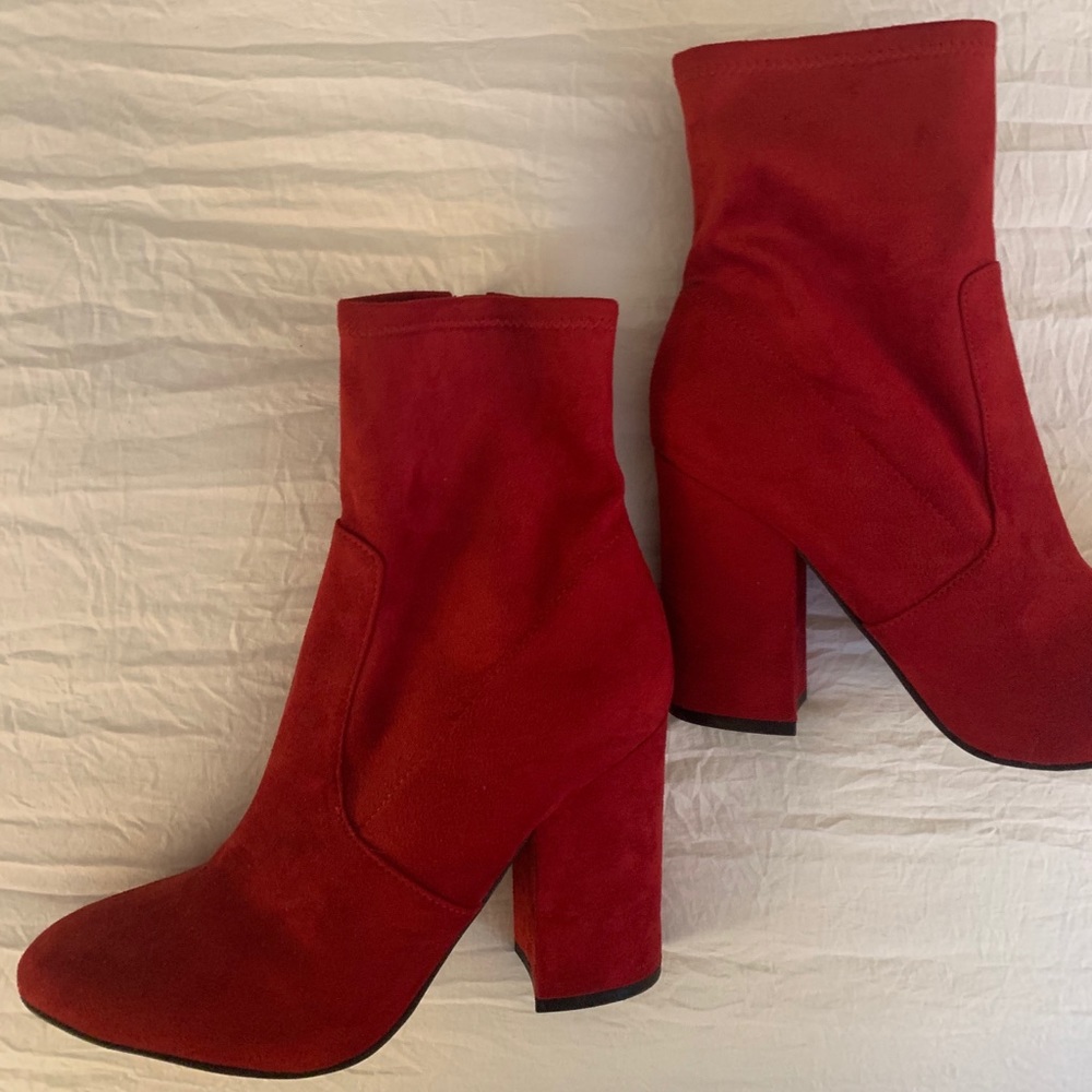 RED BOOTIES
